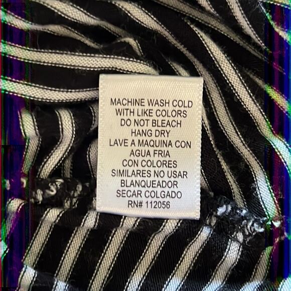 Zenana Outfitters Black & White Striped Knit Top Woman Size Large - Picture 7 of 9